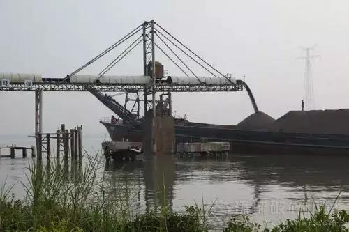 �V����dʯ��(ch��ng)�����T̩ʢʯ��(ch��ng)�Gɫ�Vɽ���O(sh��)ӭ������ɽ�ಿ�T����