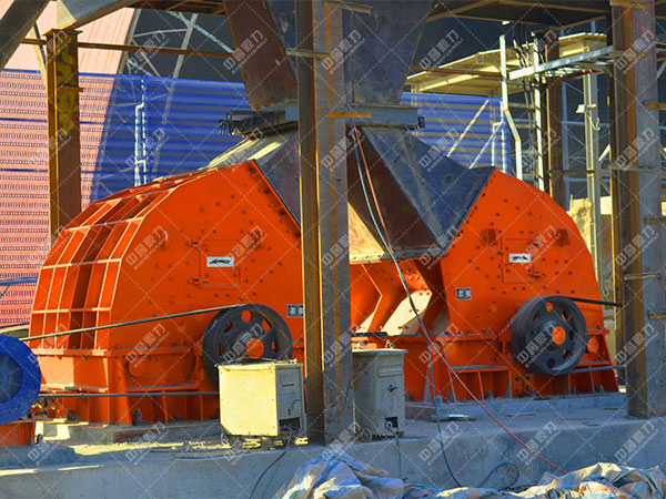 中譽(yù)鼎力生產(chǎn)的錘式破碎機(jī)