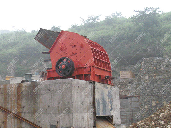 pc1510型號(hào)錘式破碎機(jī)