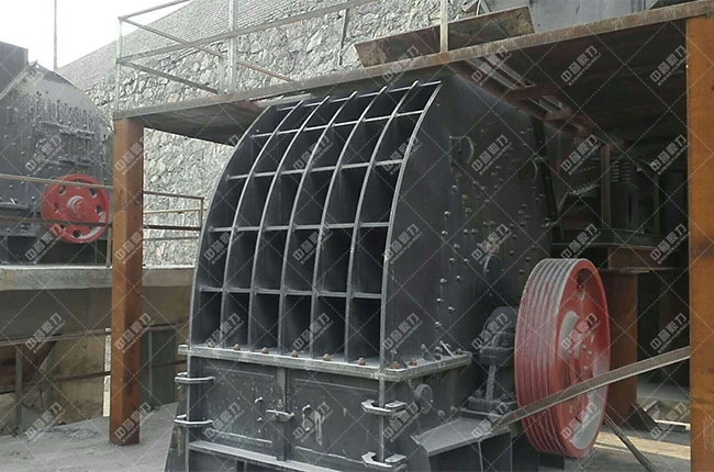 時(shí)產(chǎn)400噸磕石機(jī)