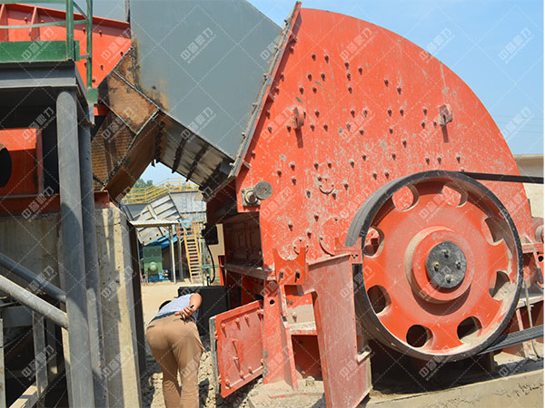 石灰石破碎錘式破碎機(jī)