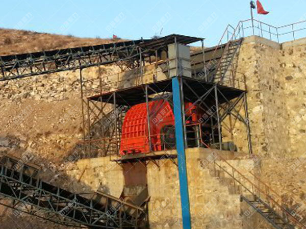 時(shí)產(chǎn)200噸破碎機(jī)