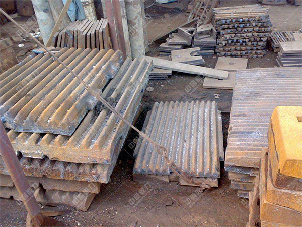 顎式破碎機(jī)的顎板 顎式破碎機(jī)的顎板